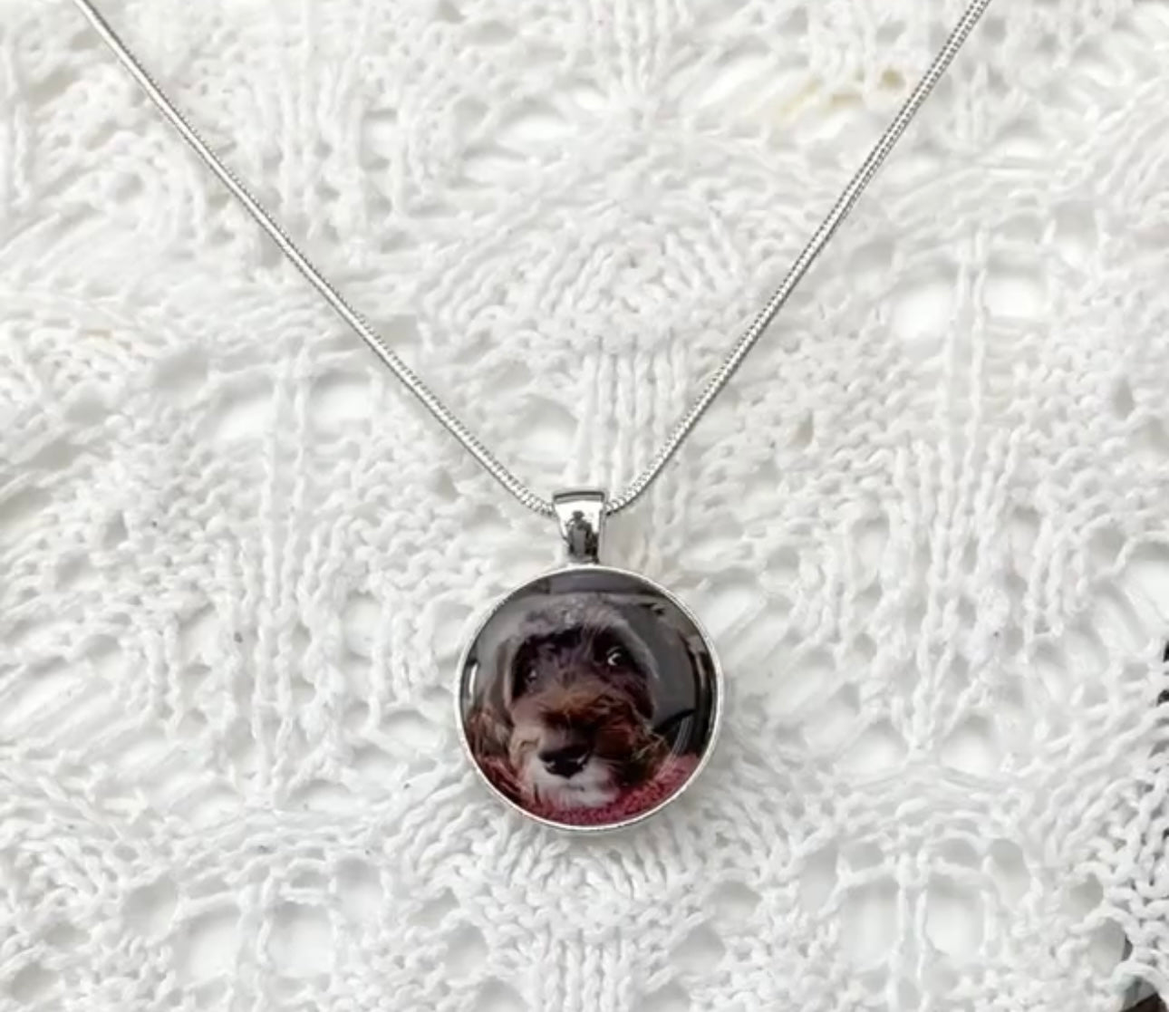 Picture pendant necklace