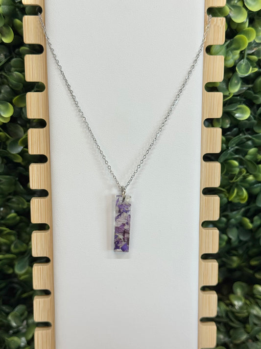Vertical pendant necklace